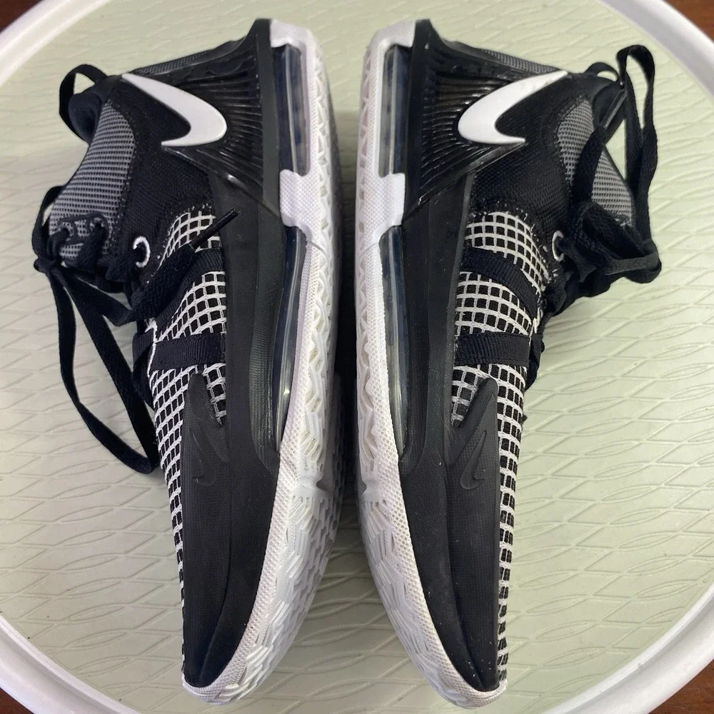Nike LeBron Performance Basketball Witness VII Black Shoes Sneakers Men's‎ Sz.7